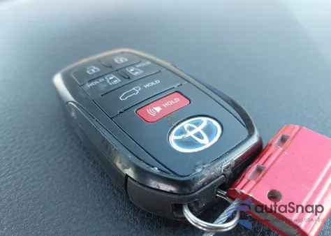 2021 Toyota Sienna Xle z USA, uszkodzony, nr VIN 5TDYSKFCXMS006448